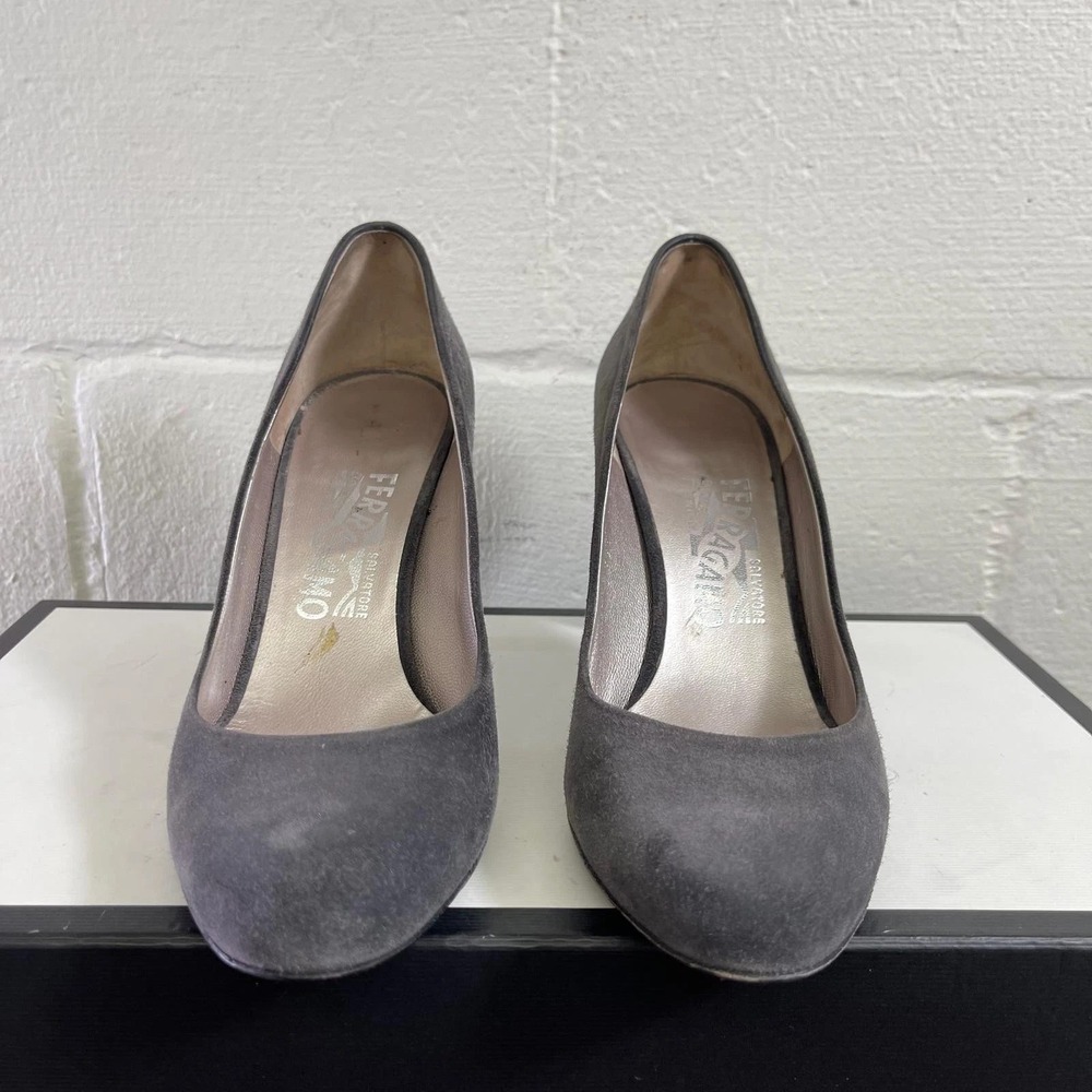 Salvatore Ferragamo Grey Suede Pump Heels Slip On Womens Size 7 US Made In Italy - Picture 3 of 15